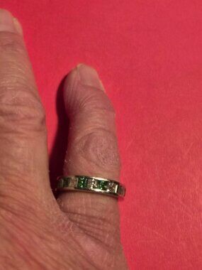 Vintage 925 sterling silver CZ Diamond & Emerald Eternity Ring